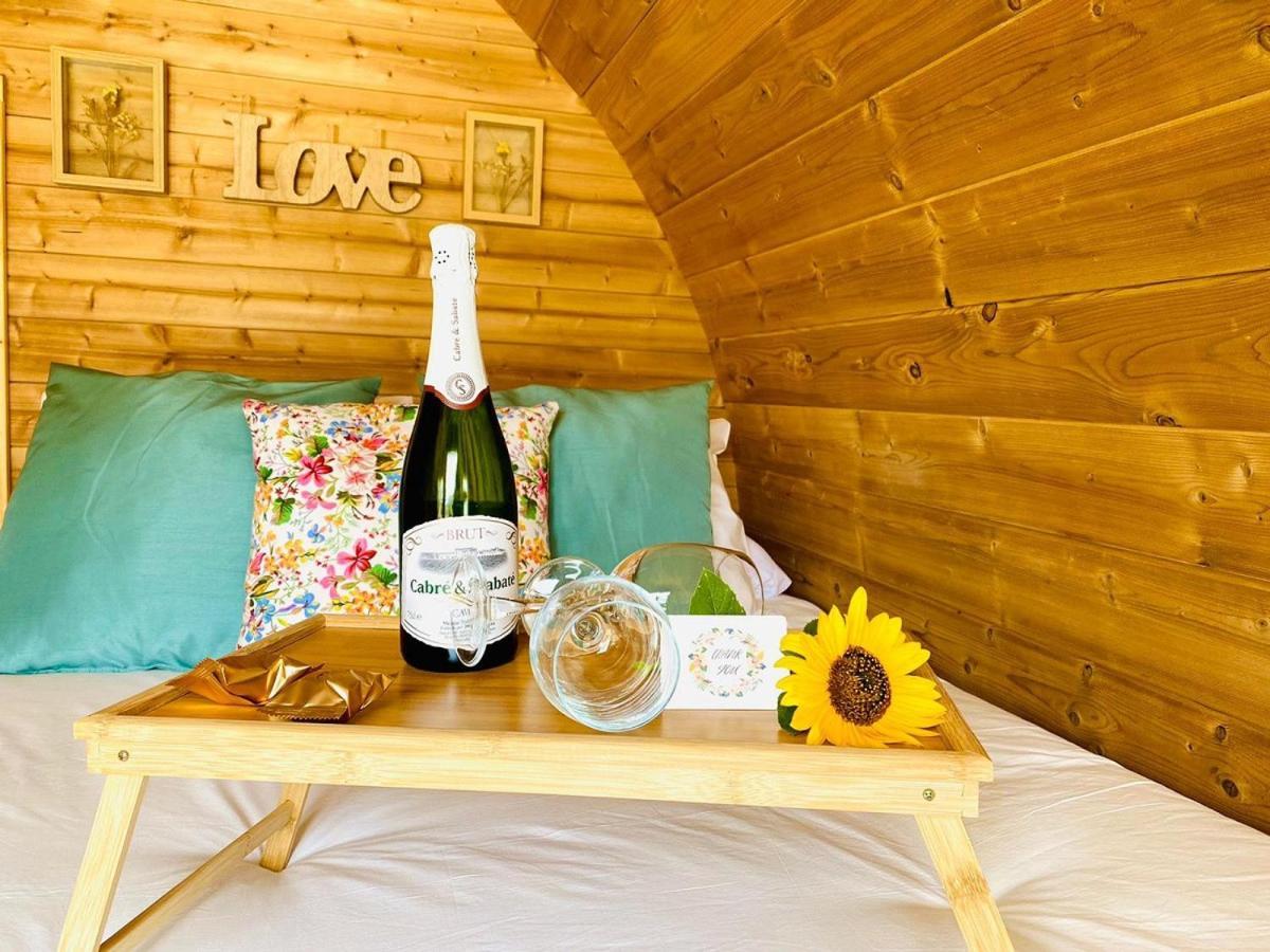 Lykke Suite Spa Sauna Piscina Y Jardin Buzanada Eksteriør billede